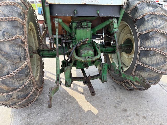 Image of Oliver 1650 equipment image 4