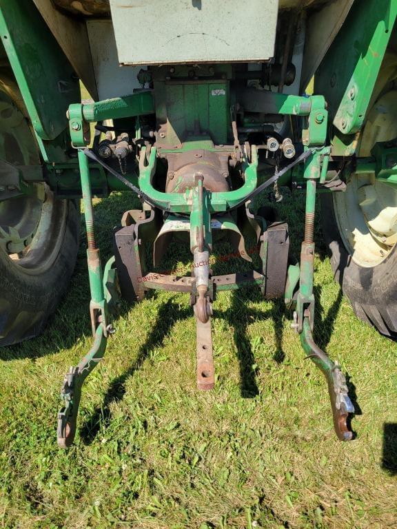 Image of Oliver 1650 equipment image 4