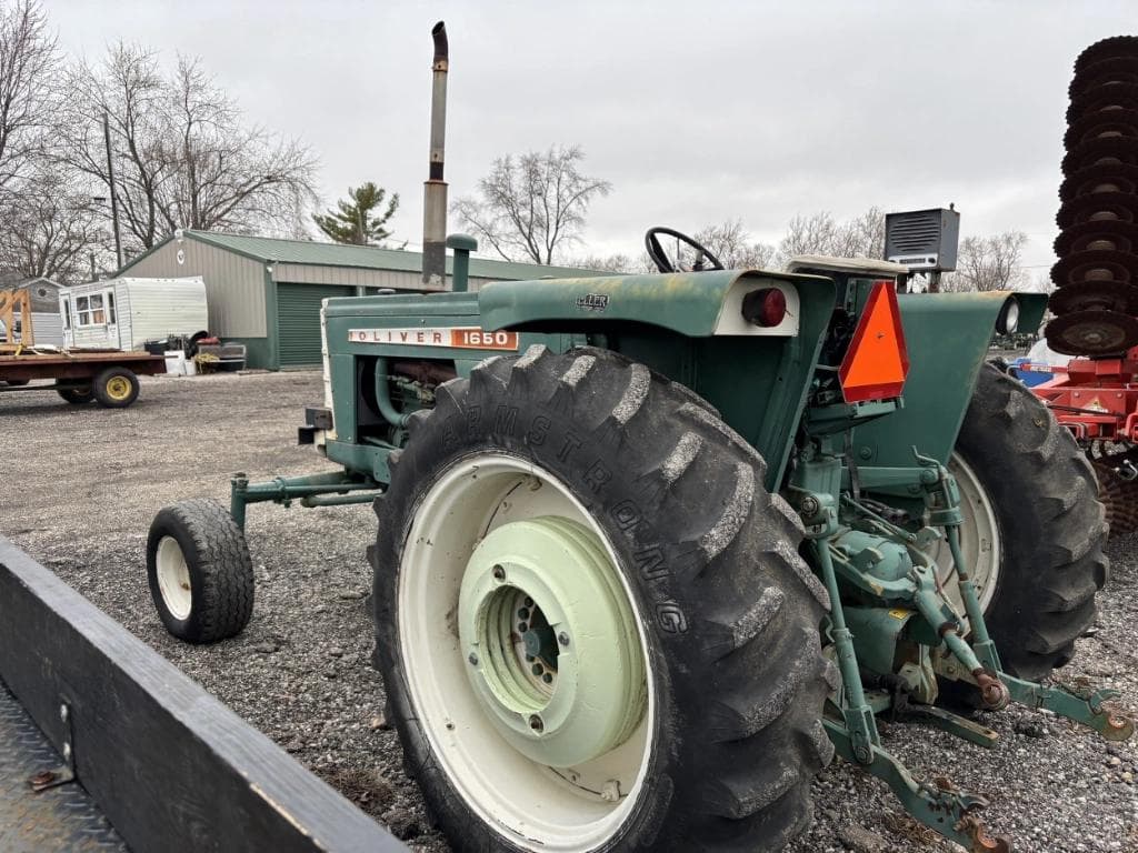 Image of Oliver 1650 Image 1