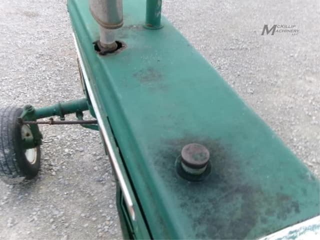 Image of Oliver 1650 equipment image 4