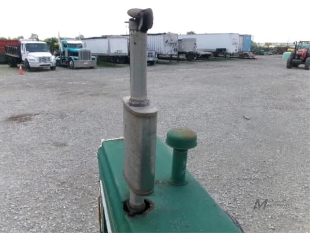 Image of Oliver 1650 equipment image 3
