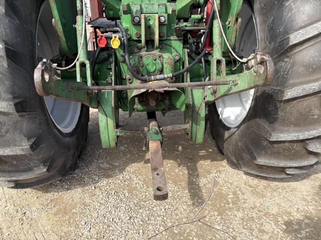 Image of Oliver 1750 equipment image 4