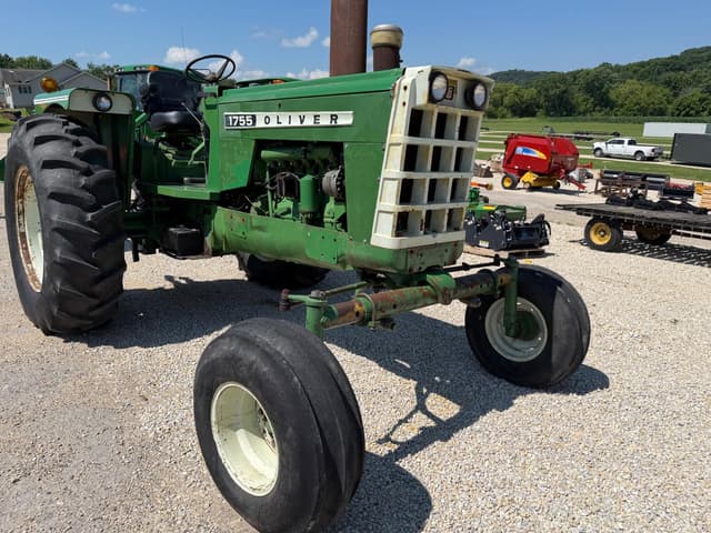 Image of Oliver 1755 equipment image 3