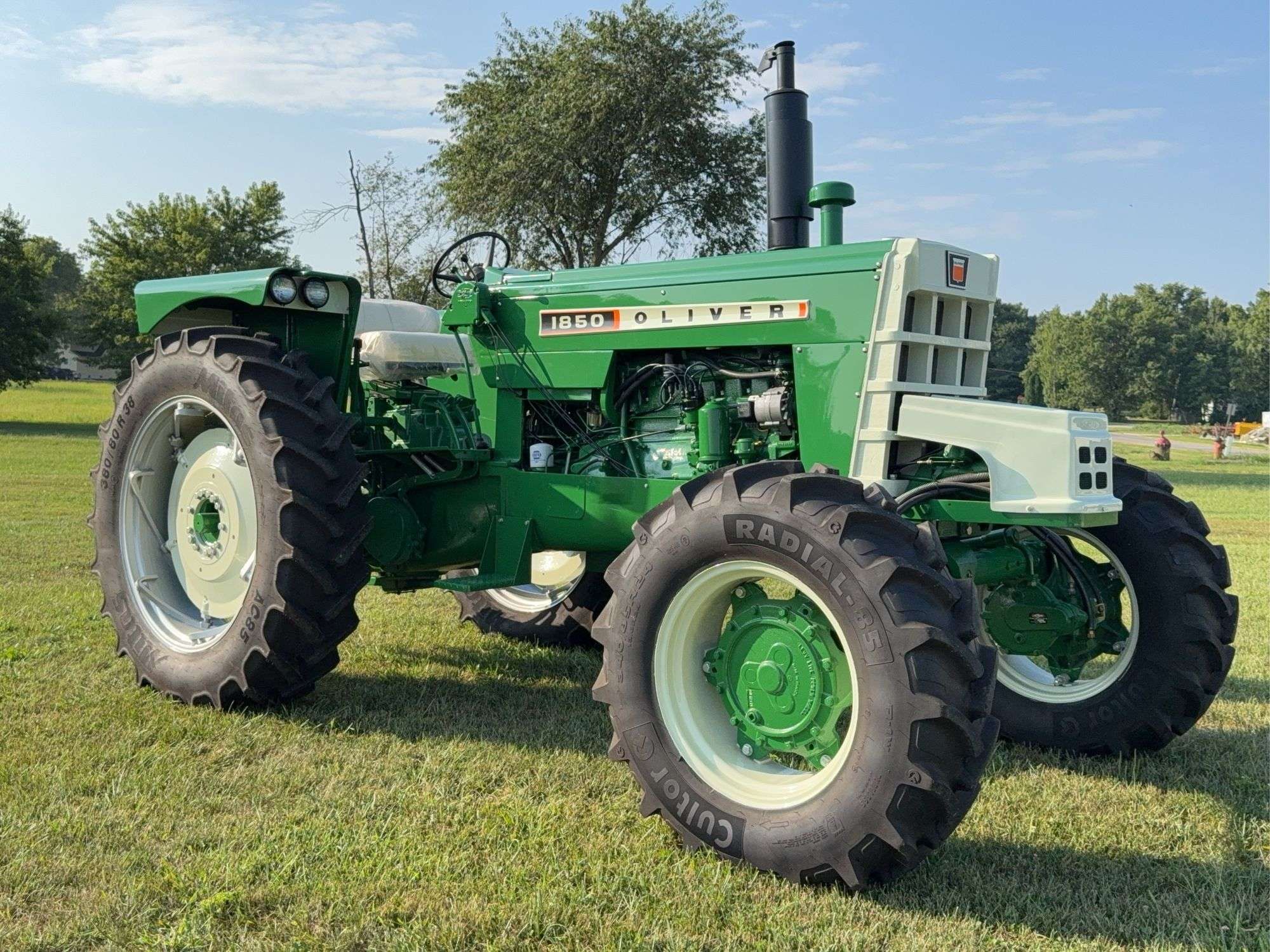 Oliver 1850 Equipment Image0