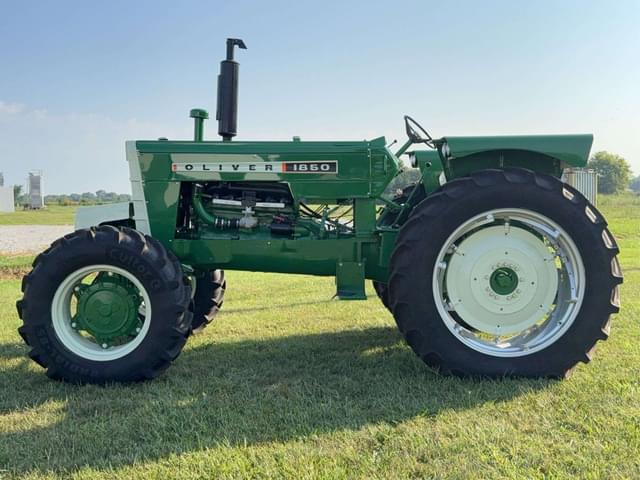 Image of Oliver 1850 equipment image 1