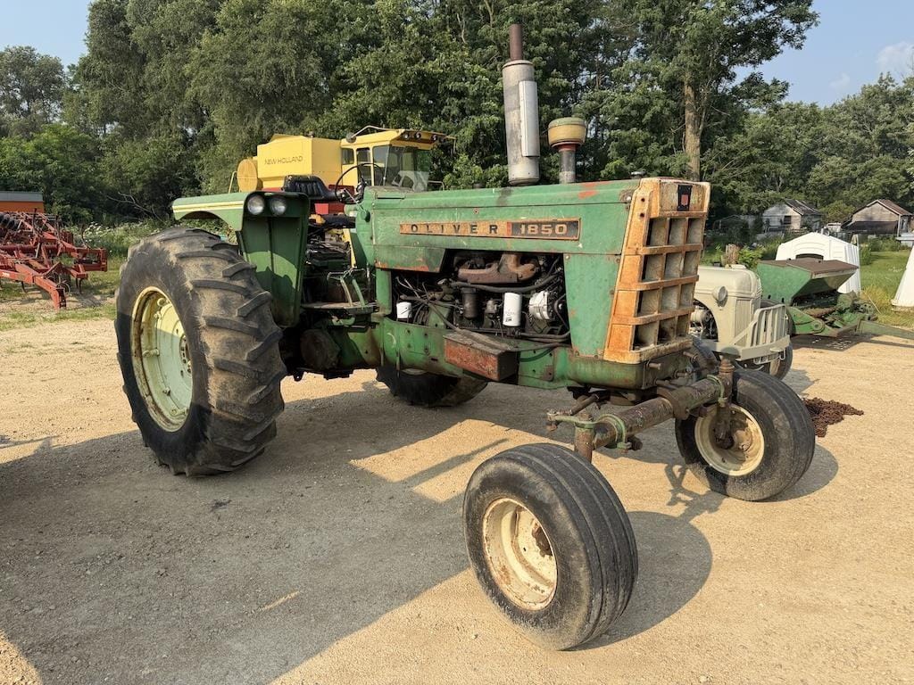 Oliver 1850 Equipment Image0