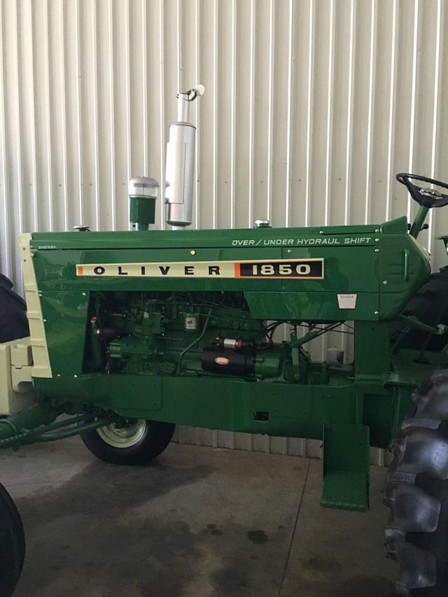 Image of Oliver 1850 equipment image 3