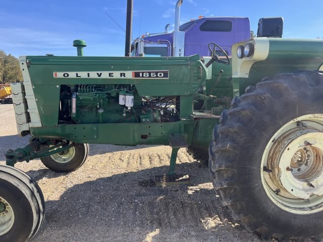 Image of Oliver 1850 equipment image 1