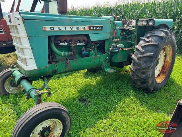 Image of Oliver 1850 equipment image 2