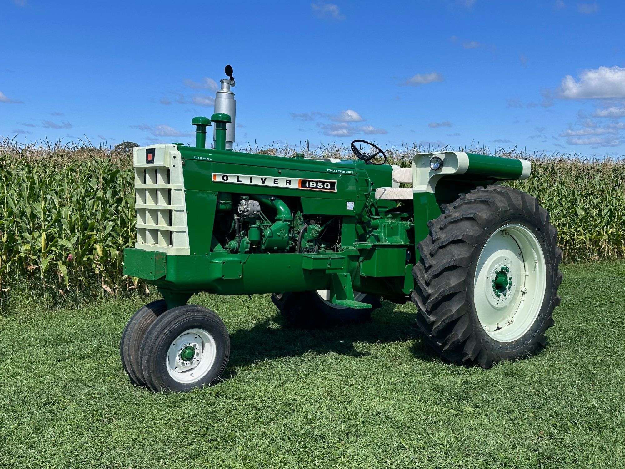 Oliver 1950GM Equipment Image0