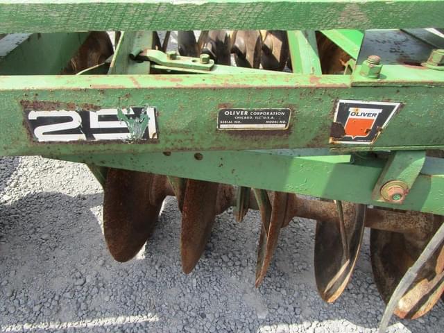 Image of Oliver 251 equipment image 4