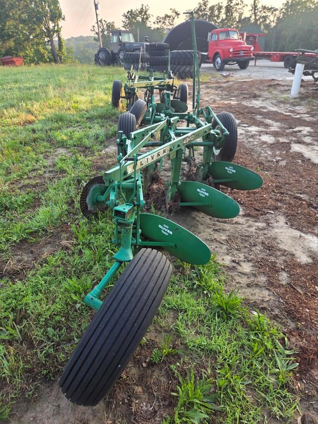 Image of Oliver 4340 equipment image 4