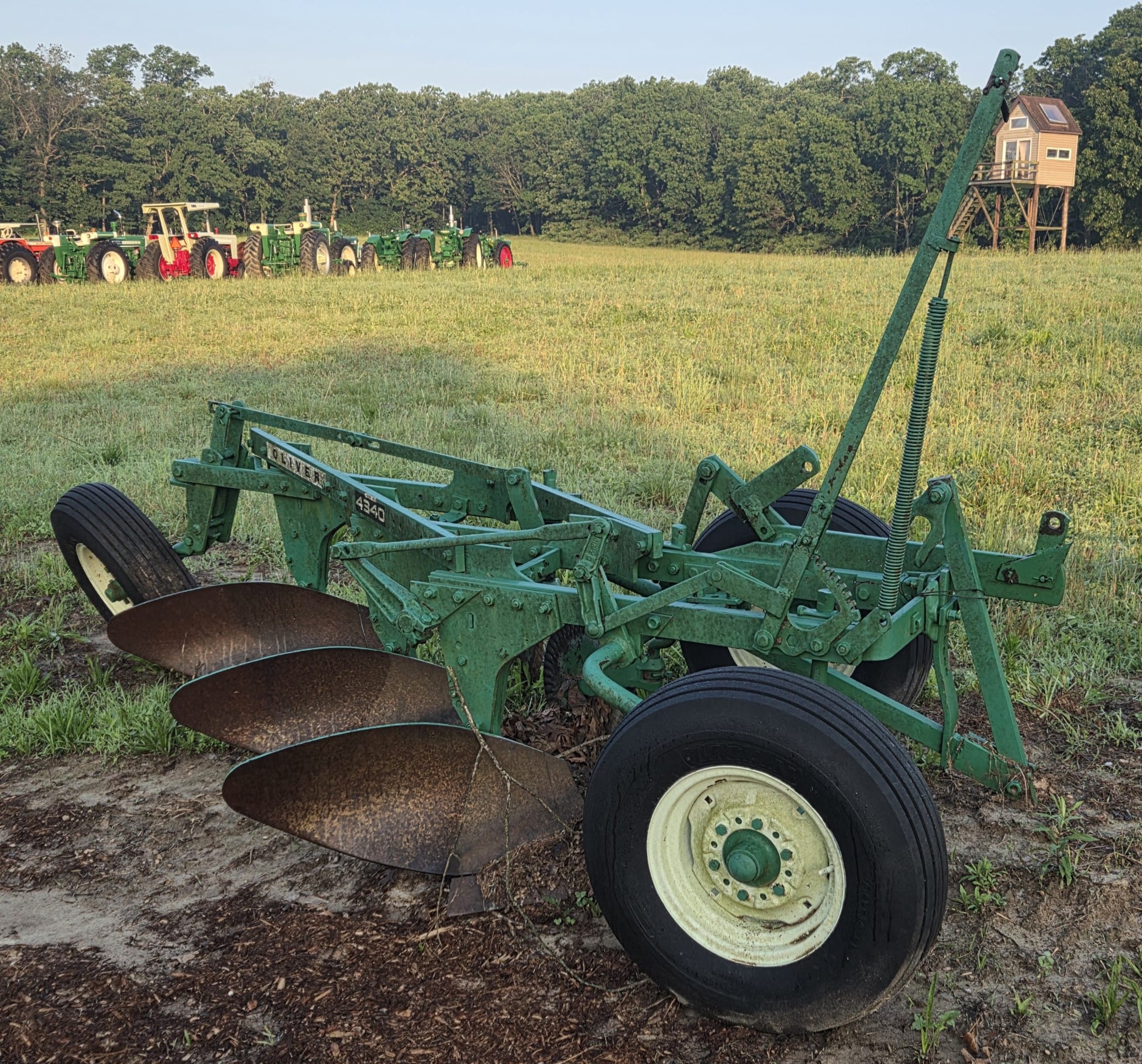 Oliver 4340 Equipment Image0