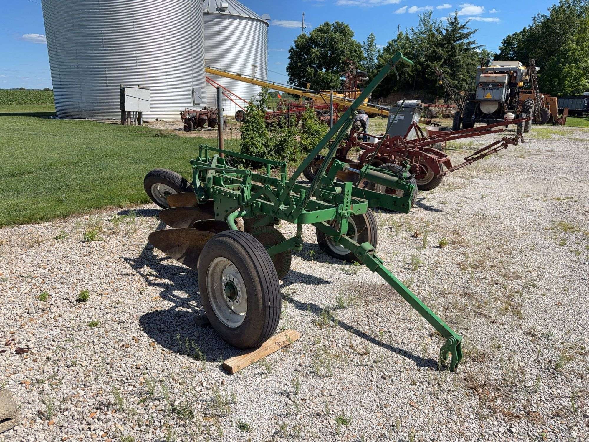 Oliver 4340 Equipment Image0