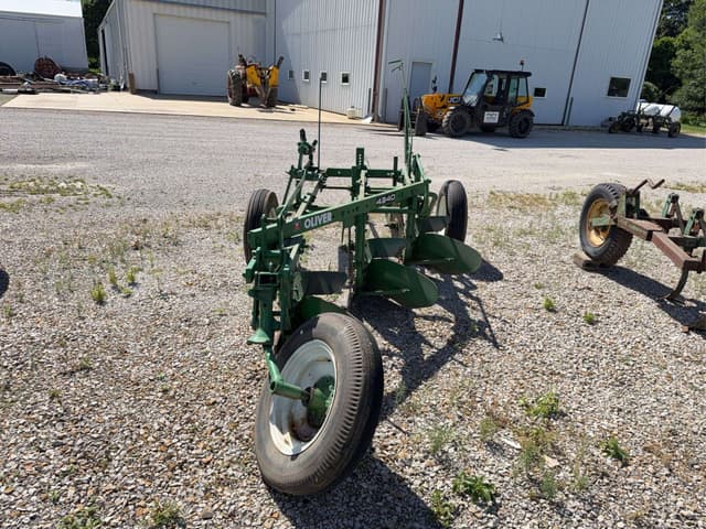 Image of Oliver 4340 equipment image 3
