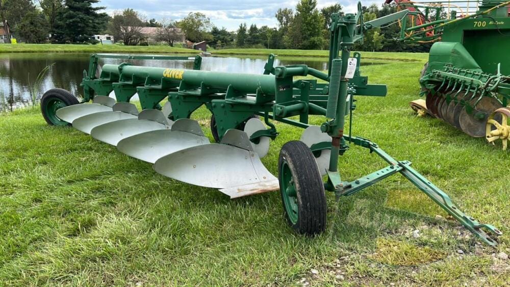 Main image Oliver 4440