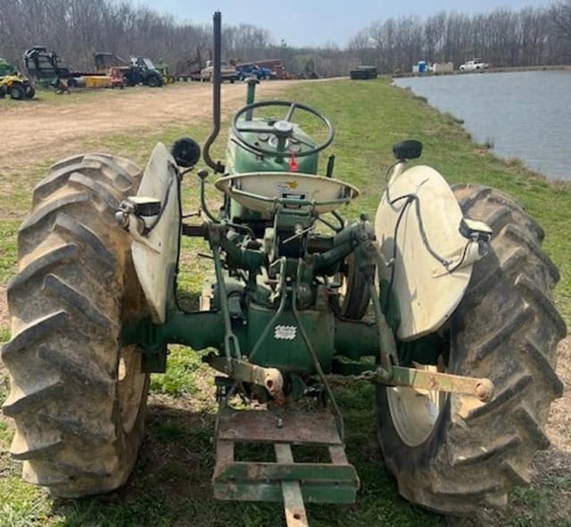 Image of Oliver 550 equipment image 1