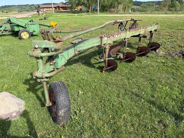 Image of Oliver 546 equipment image 2