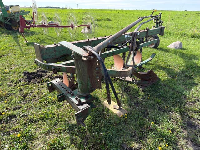 Image of Oliver 546 equipment image 1