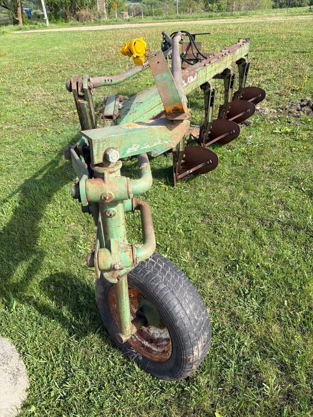 Image of Oliver 546 equipment image 3