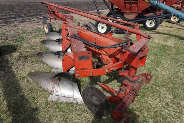 Image of Oliver 548 equipment image 2