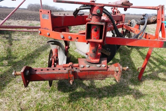 Image of Oliver 548 equipment image 1