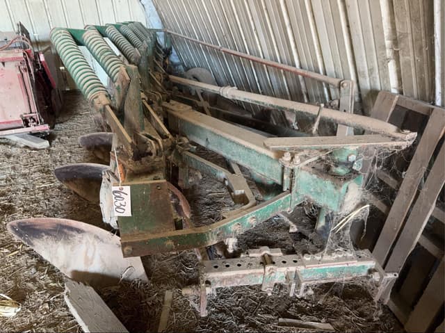 Image of Oliver 548 equipment image 1