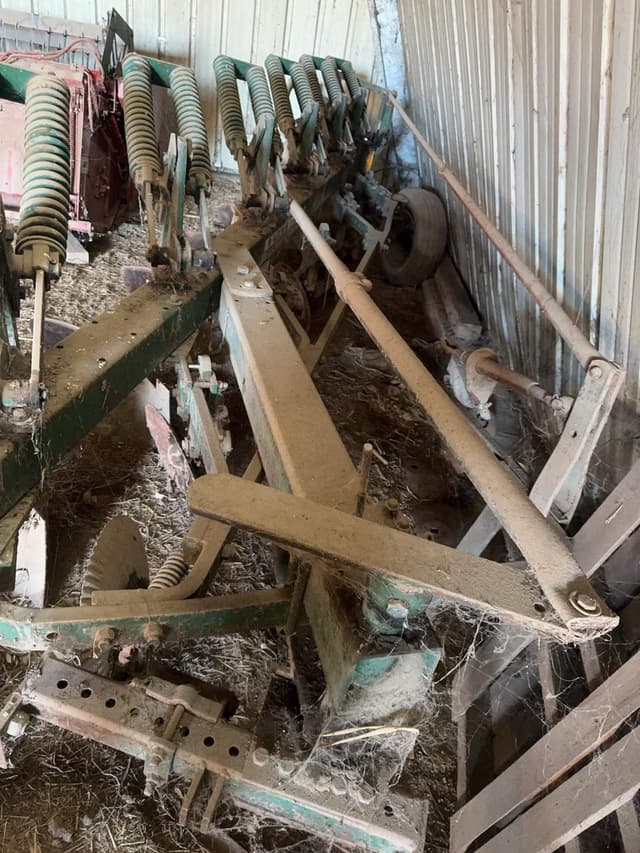 Image of Oliver 548 equipment image 2