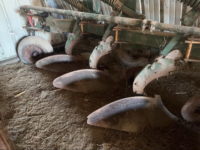 Image of Oliver 548 equipment image 3