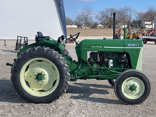 Image of Oliver 550 equipment image 1