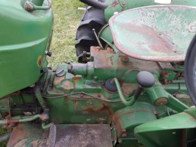 Image of Oliver 550 equipment image 4