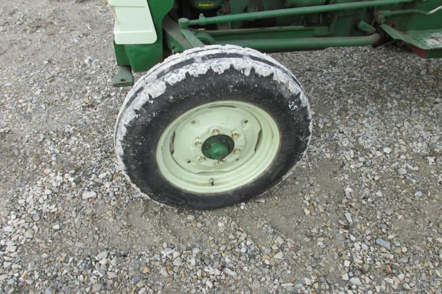 Image of Oliver 550 equipment image 3