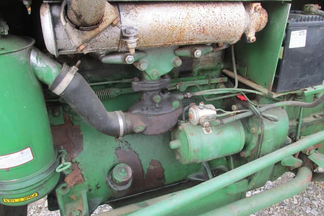 Image of Oliver 550 equipment image 2