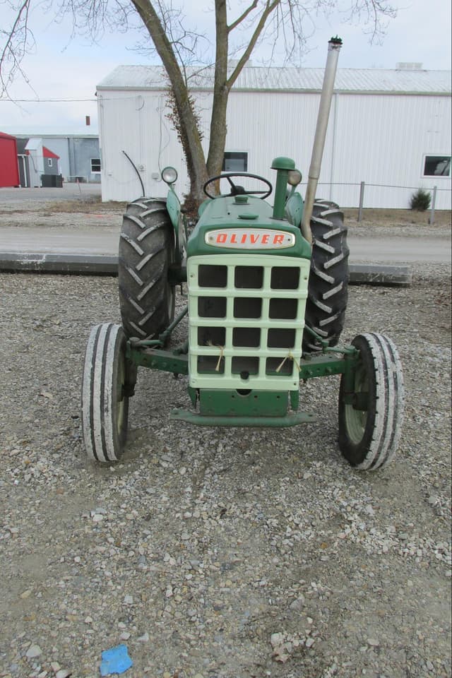 Image of Oliver 550 equipment image 1