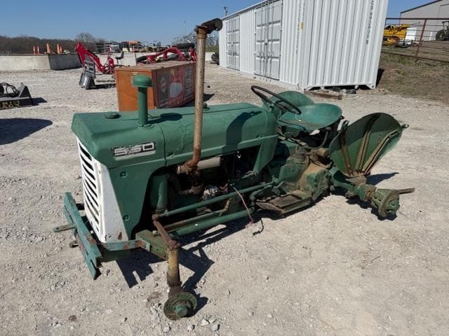 Image of Oliver 550 equipment image 2