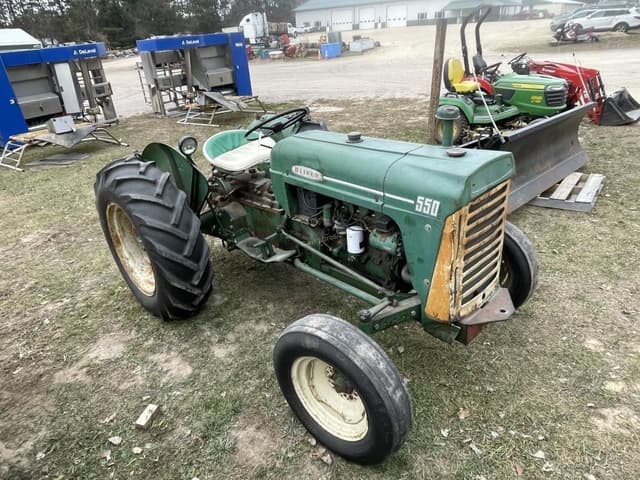 Image of Oliver 550 equipment image 1