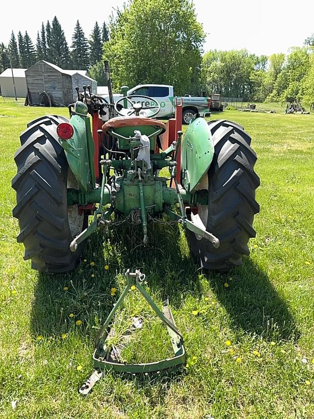 Image of Oliver 550 equipment image 4
