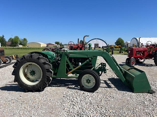 Image of Oliver 550 equipment image 1