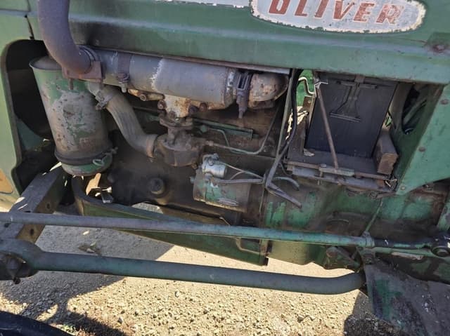 Image of Oliver 550 equipment image 4