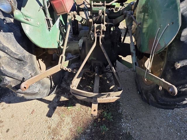 Image of Oliver 550 equipment image 2