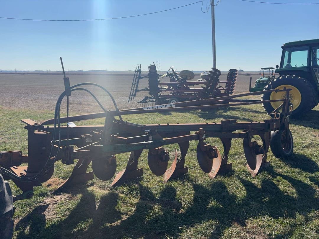 Image of Oliver 565 Primary image