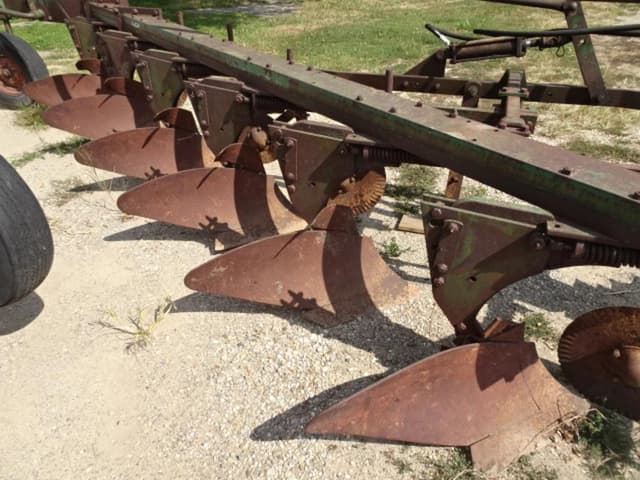 Image of Oliver 566 equipment image 3