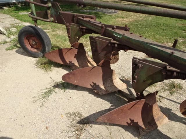 Image of Oliver 566 equipment image 4