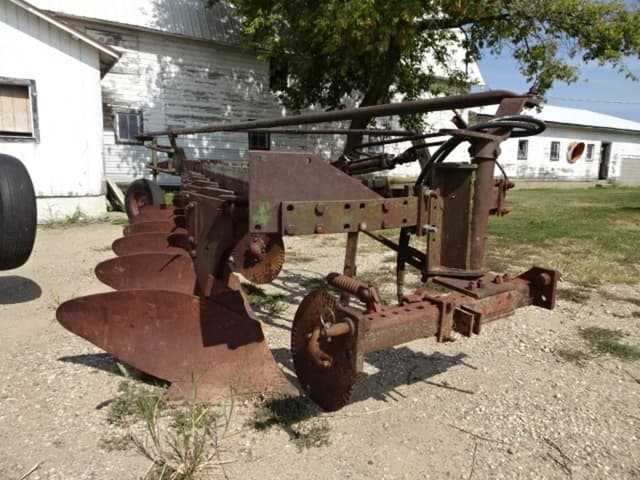 Image of Oliver 566 equipment image 2