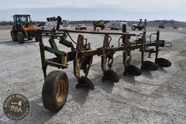 Image of Oliver 575 equipment image 4