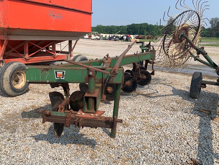 Oliver 588 Equipment Image0