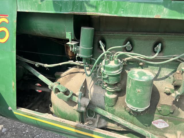 Image of Oliver 66 equipment image 4