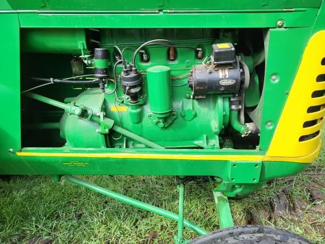 Image of Oliver 66 equipment image 3