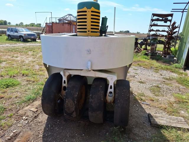 Image of Oliver 66 equipment image 4