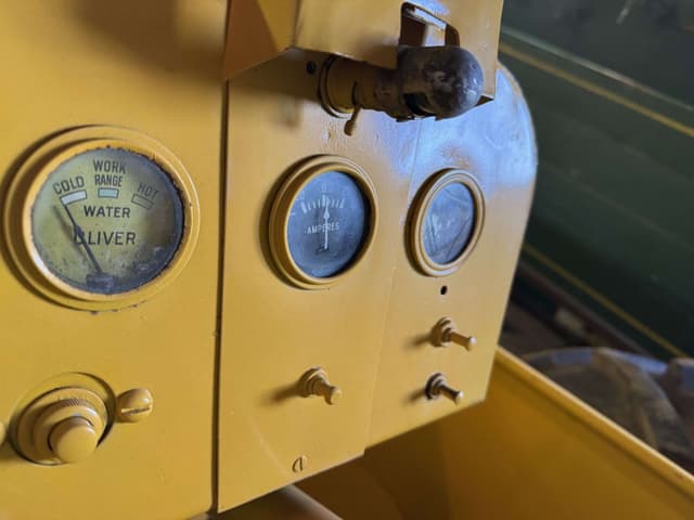 Image of Oliver 70 equipment image 4